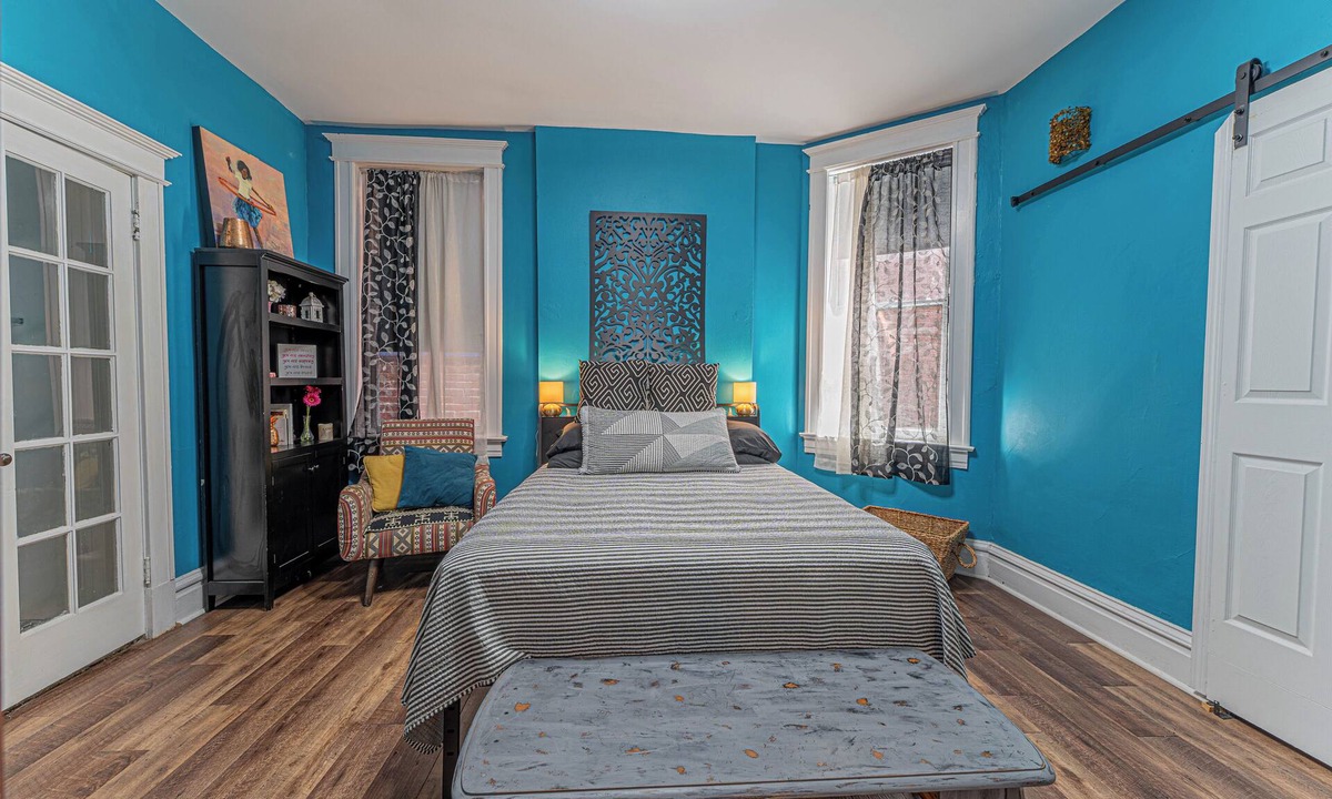 Downtown St. Louis Apartment | Gorgeous Spacious Full Apartment Close to Everything in St. Louis