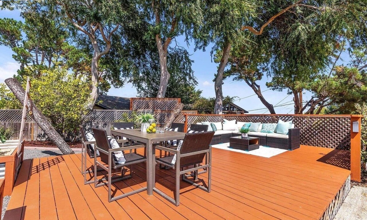 Sugarloaf House | Gorgeous Spacious Peninsula Home with Bay Views