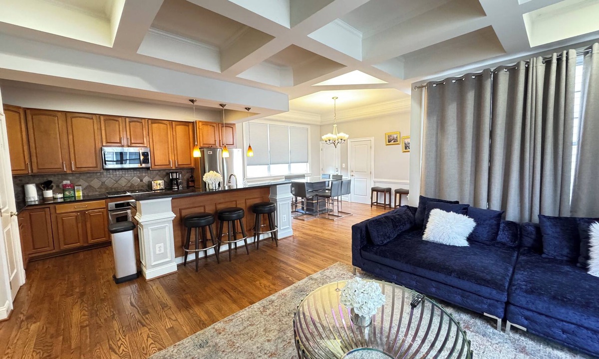 Baileys Crossroads House | Gorgeous Spacious House 5BR 9Beds and Private Parking