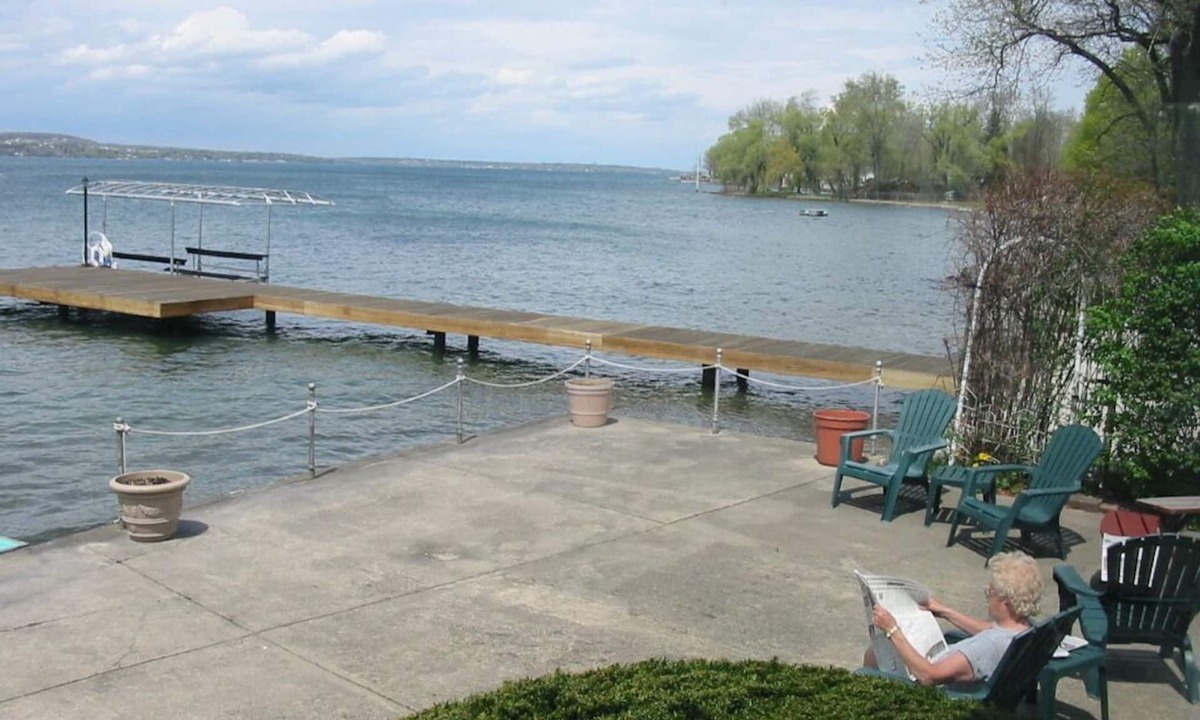 Canandaigua Cottage | Gorgeous Sunsets! Lake Level Home On Desirable East Side