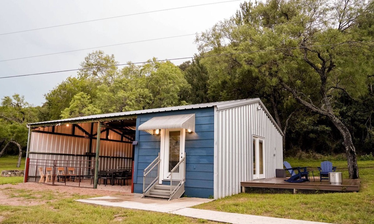 San Saba Cabin | Gorgeous Tiny House with Fire Pit, Games and Barbecue in San Saba, Texas