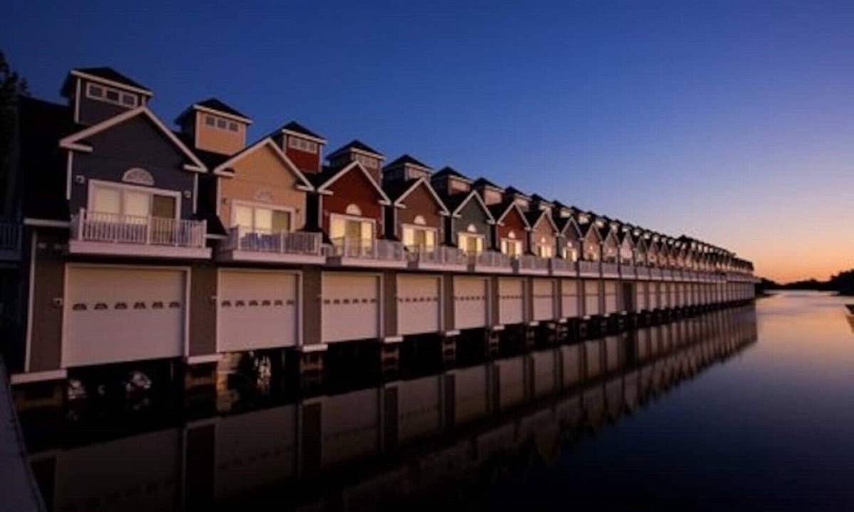 Alexandria Bay House | Gorgeous Townhouse & Boathouse in Cozy Carnegie Bay
