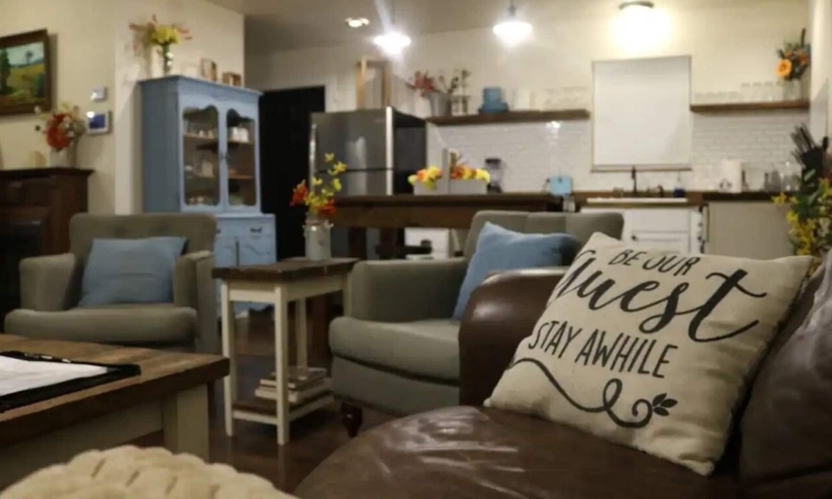 Electra House | Gorgeous Two Bedroom Modern Farmhouse Cottage