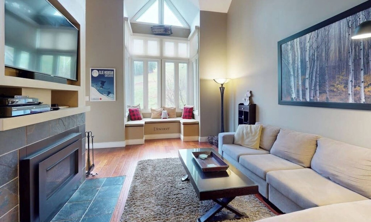 The Blue Mountains Apartment | Gorgeous & unique Blue Mountain condo - private ski storage
