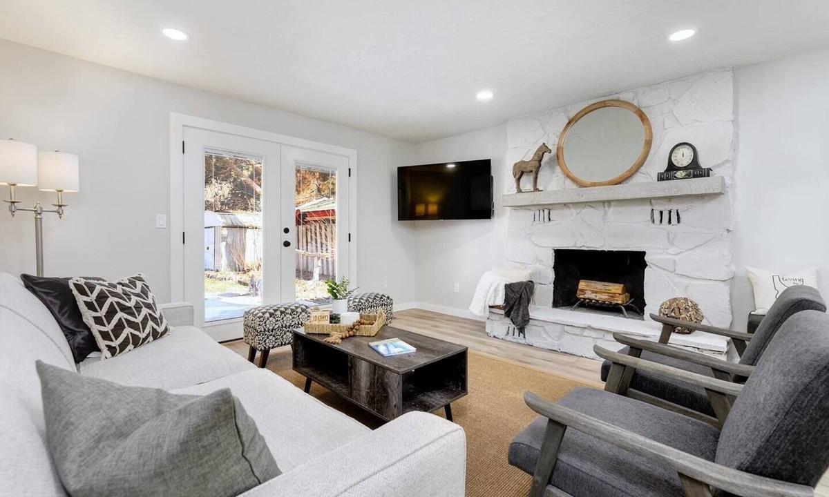 Eagle House | Gorgeous, Updated 3 Bed Downtown Eagle Home