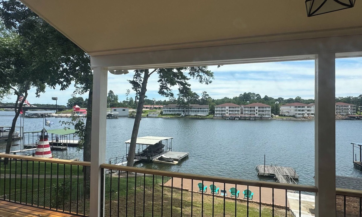 Rockwell House | Gorgeous Views Of Lake Hamilton