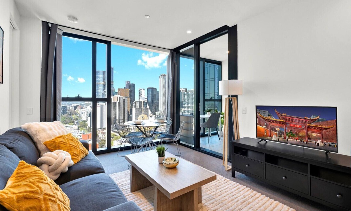 Carlton South Apartment | Gorgeous Views - Spacious CBD Skyline Escape
