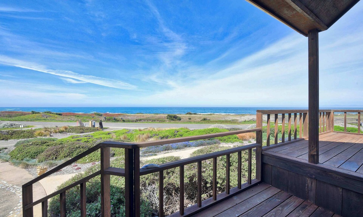 Fort Bragg House | Gorgeous Waterfront home with easy Beach Access
