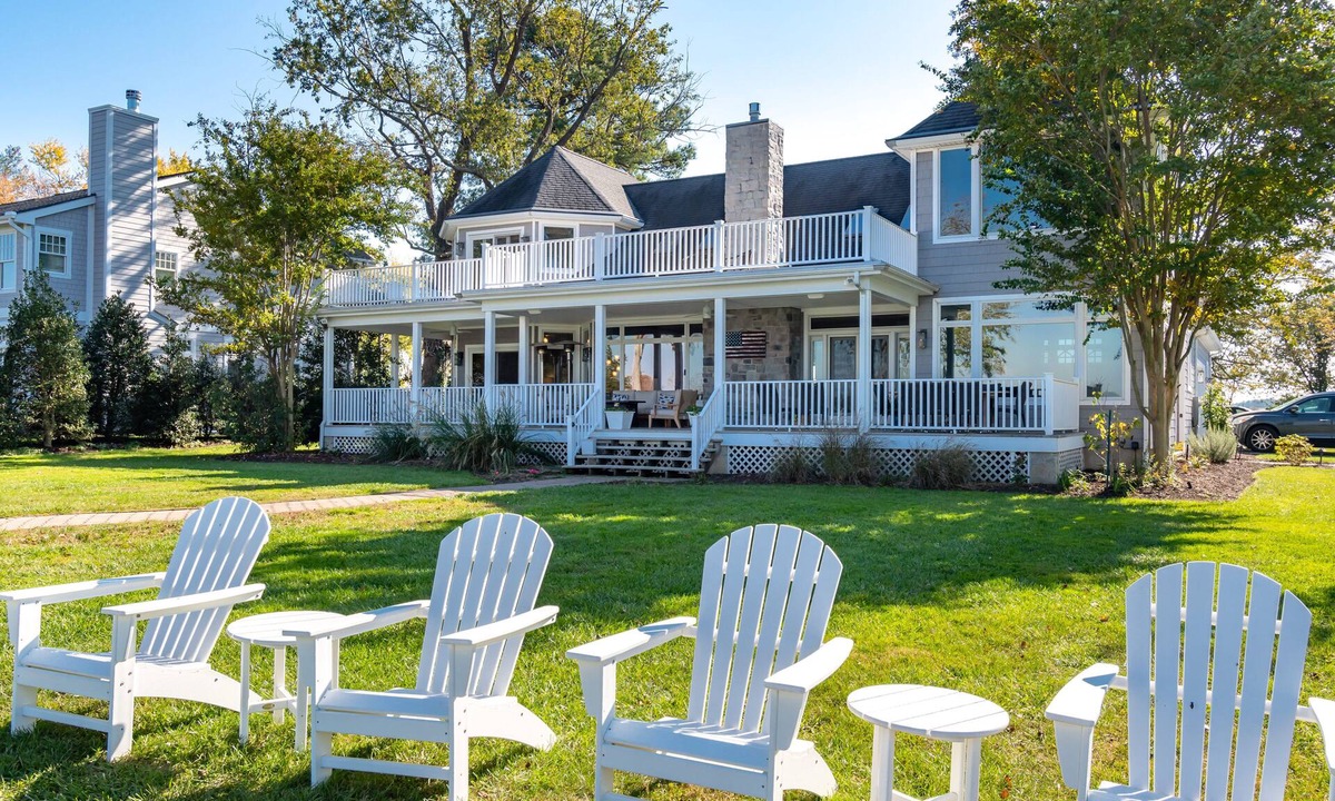 Oxford House | Gorgeous Waterfront