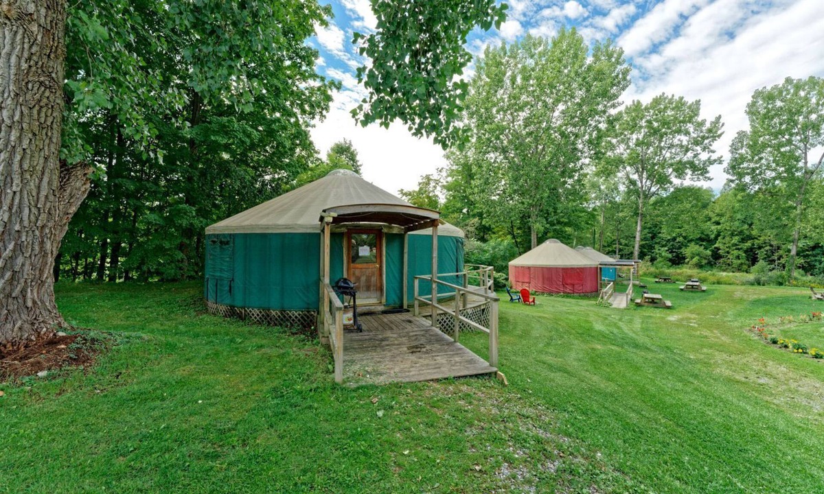 South Hartford House | Gorgeous Yurt for Family Getaways in Upstate New York