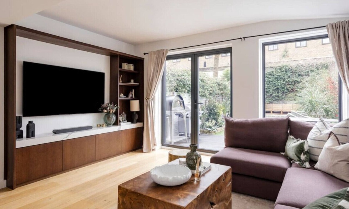 Wood Street Apartment | Gorgeously designed Fulham Apartment