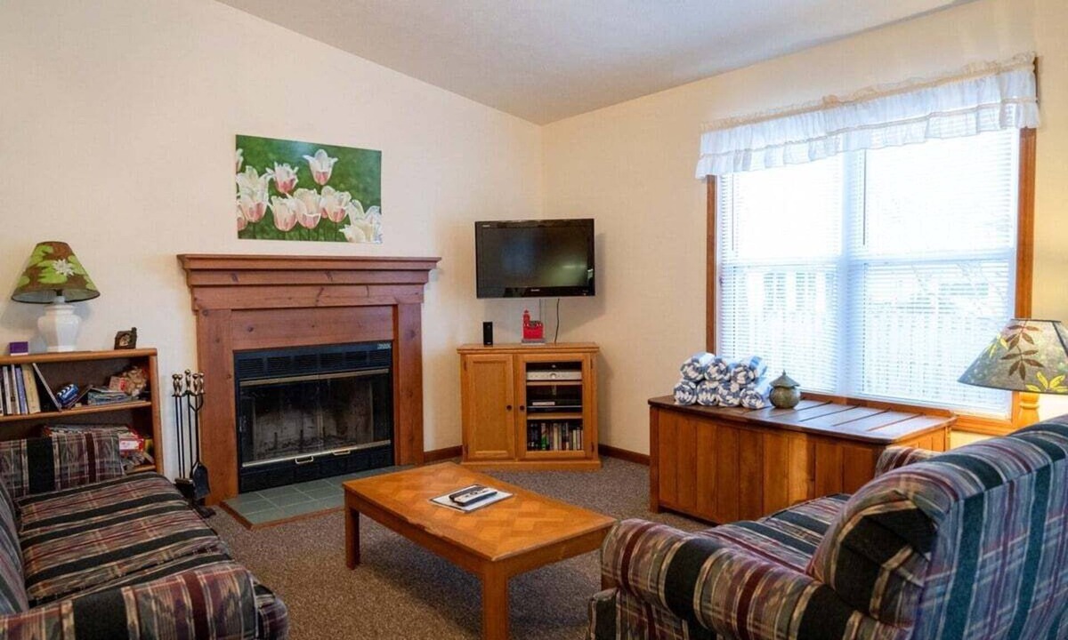 Saugatuck Cottage | Goshorn Lake Resort Cottage #23