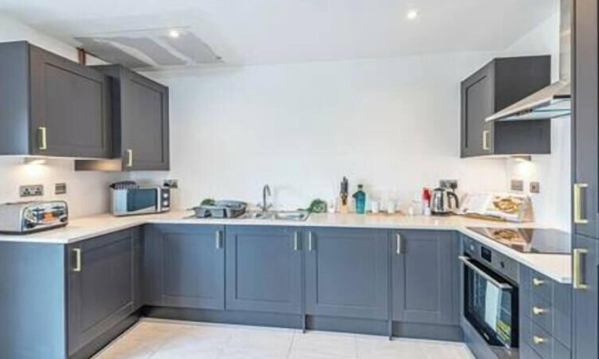 Heswall Apartment | Gospel Heights Top Floor 1 Bed