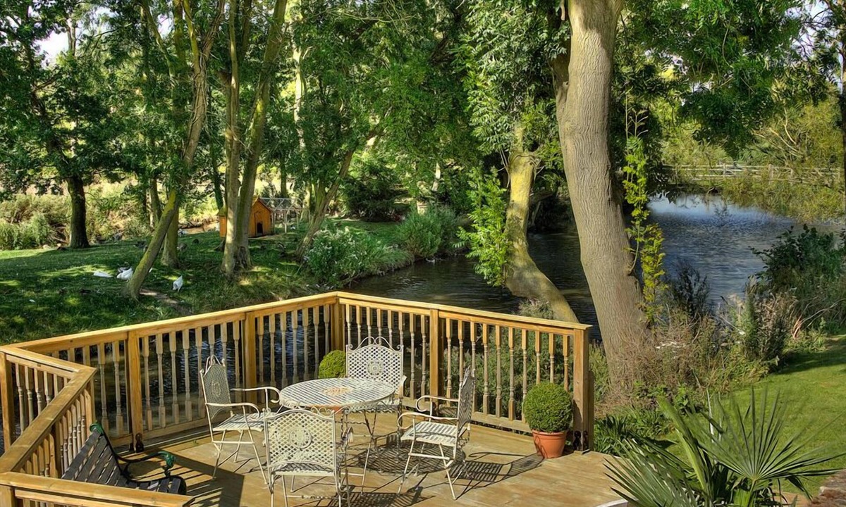 Westmarsh Bed & Breakfast | Goss Hall Bed & Breakfast