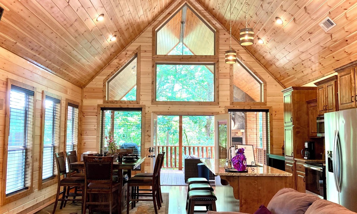 Broken Bow Cabin | GOTANYGRAPES Cozy Cabin Retreat- Hot Tub, Fireplaces - Amazing Stay!