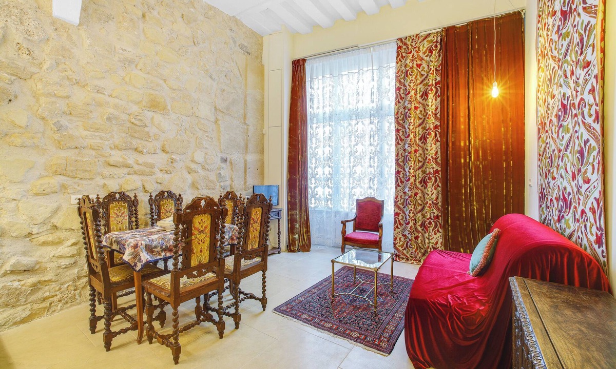 Saint-Victor Apartment | Gothic memories on the path to Notre Dame Cathedral. Number Paris 7510500728636