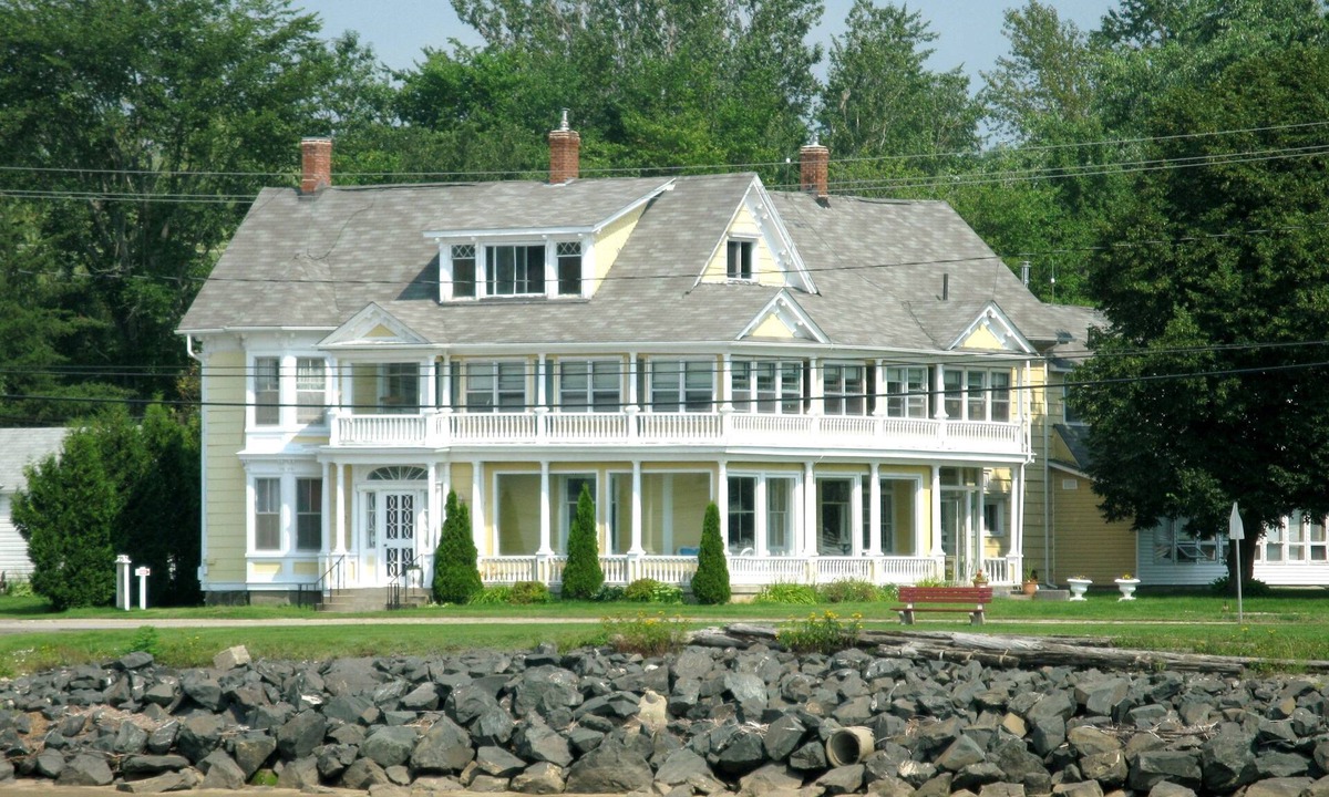 Nelson Miramichi Hotel | Governor's Mansion Inn