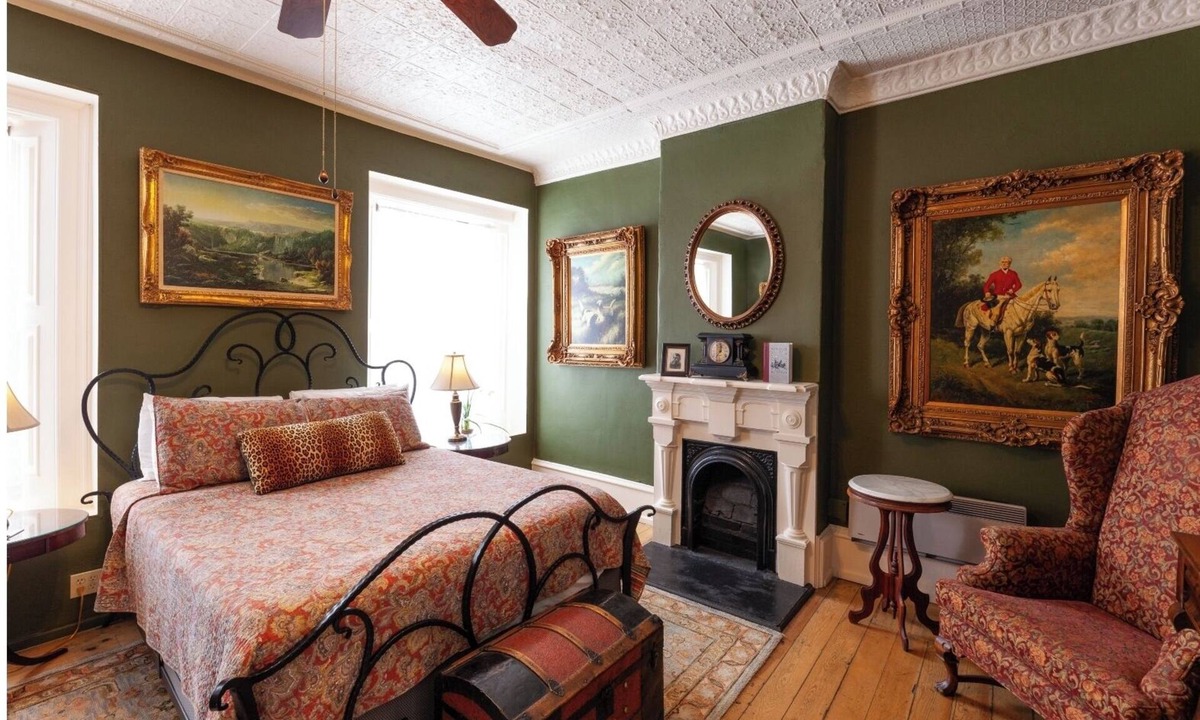 Cimarron Hotel | Governors Room - Historic Hotel Room