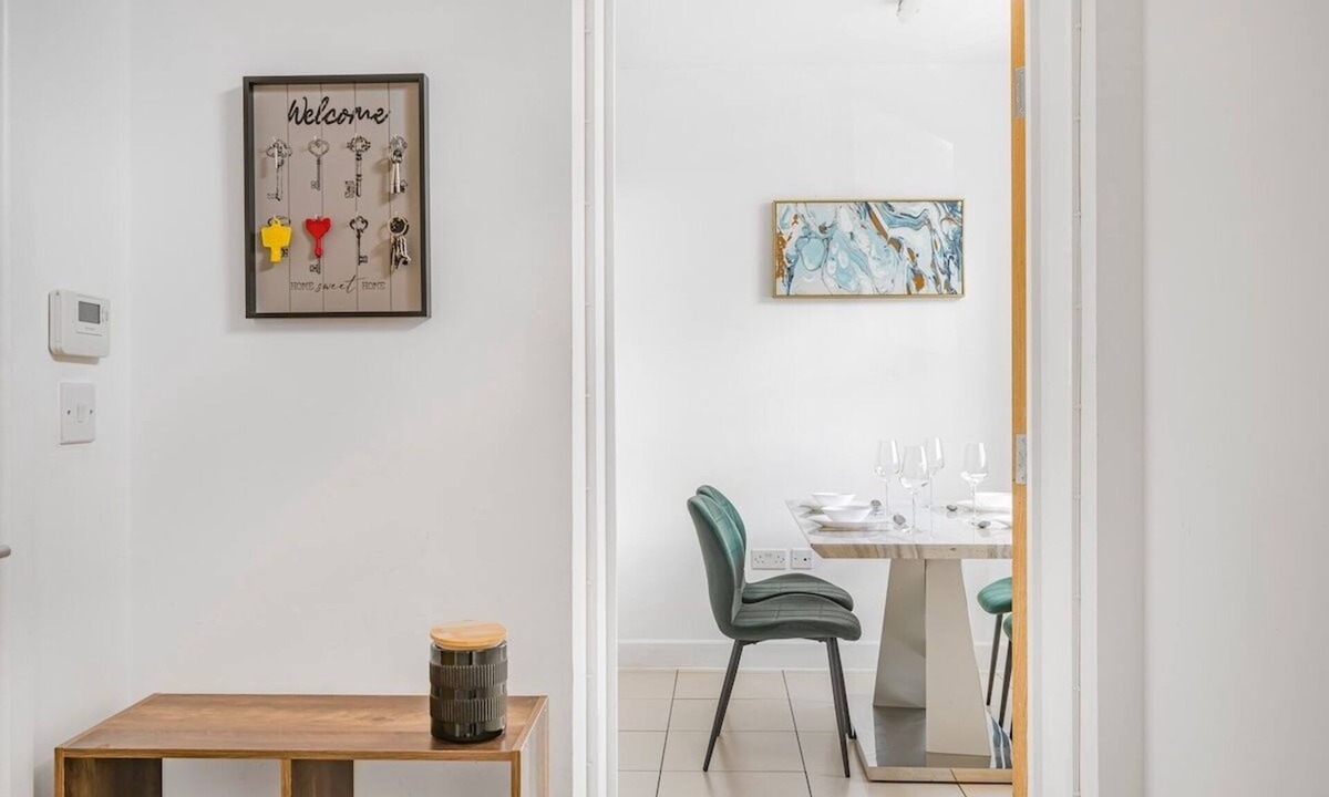 Chelmsford House | Grace Bartlett House for 5 with Free Parking for 2