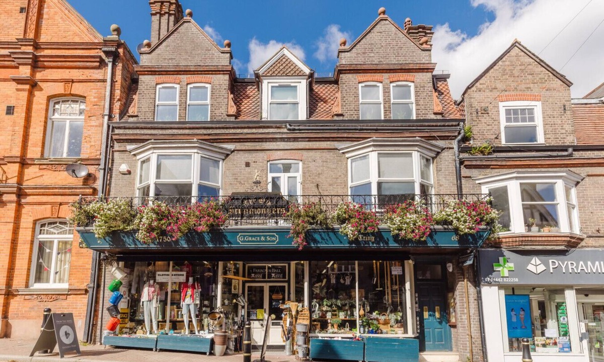 Tring Apartment | Grace`s Guesthouse 68b