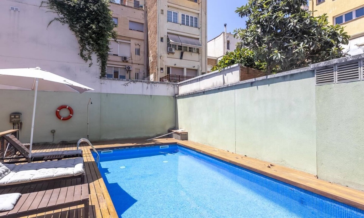 la Vila de Gracia Apartment | Gracia Penthouse: Pool and Terrace. Sleeps 6