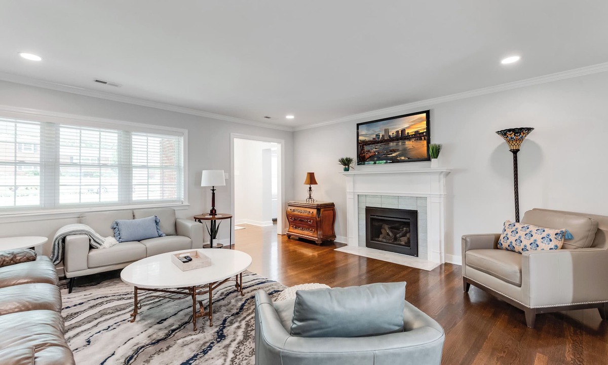 Richmond House | Gracious Lee at Willow Lawn | 3BR Prime Location