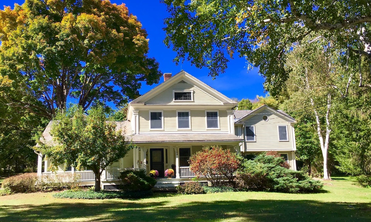 Williamstown House | Gracious Williamstown Home with Pool
