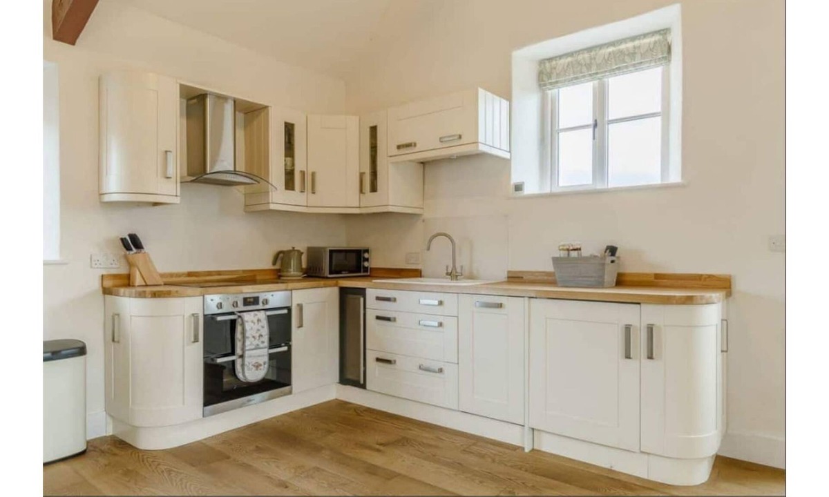 Llantilio Crossenny House | Grade II listed - one bedroom barn conversion