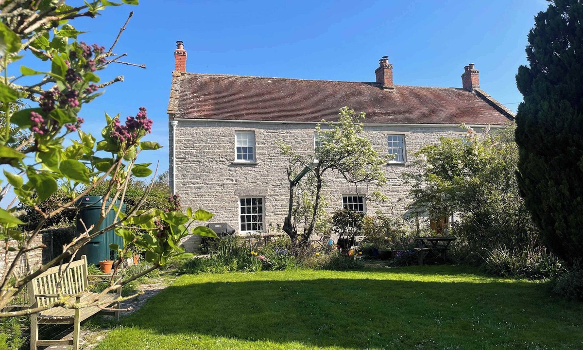Kingsdon House | Grade II Listed House, Tranquil Garden & Parking