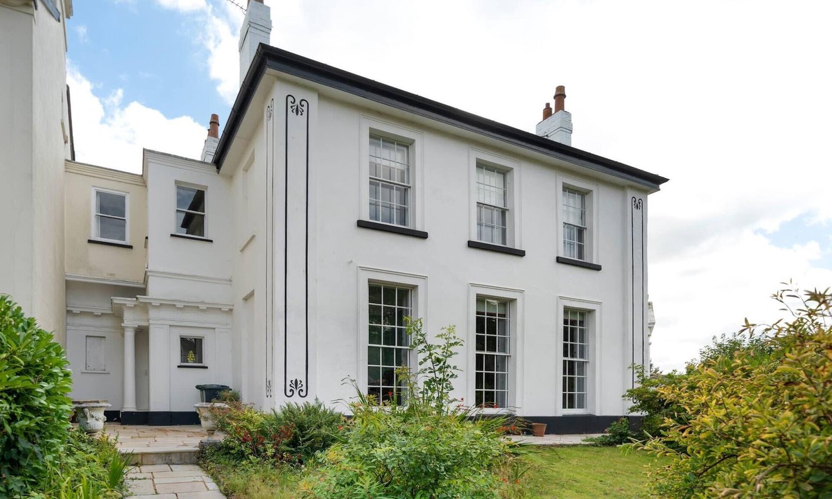 Exeter House | Grade II Listed House in Central Exeter