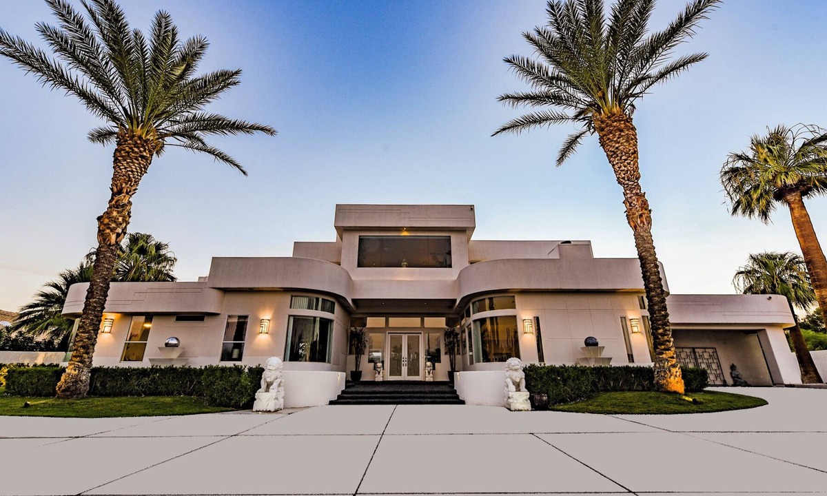 Canyon Gate House | Graffiti Mansion Las Vegas