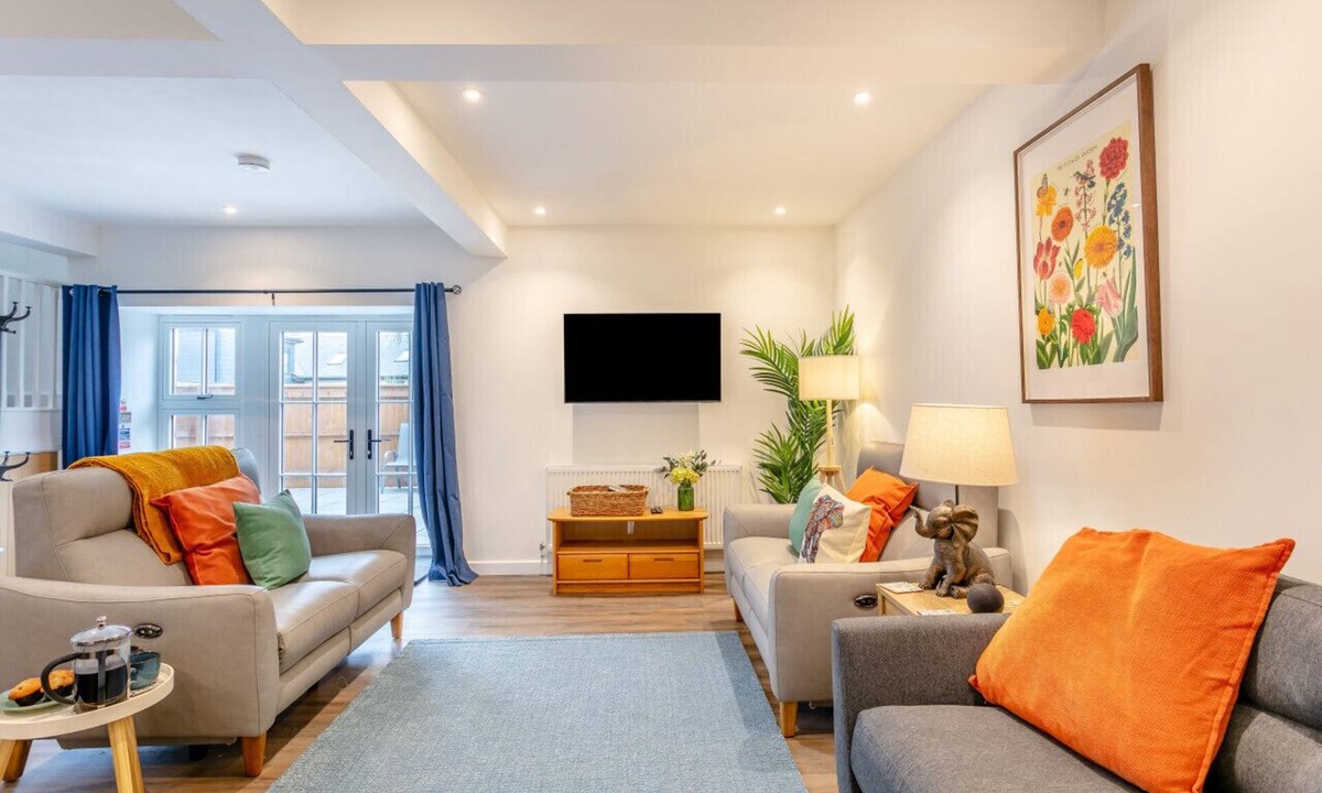 Kenn House | Grain Store - Orange Elephant