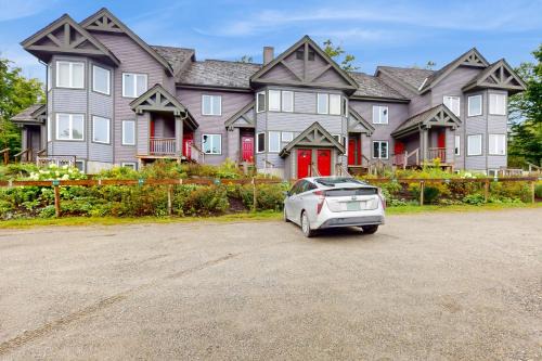 North Troy Apartment | Grammy Jay Getaway #V363