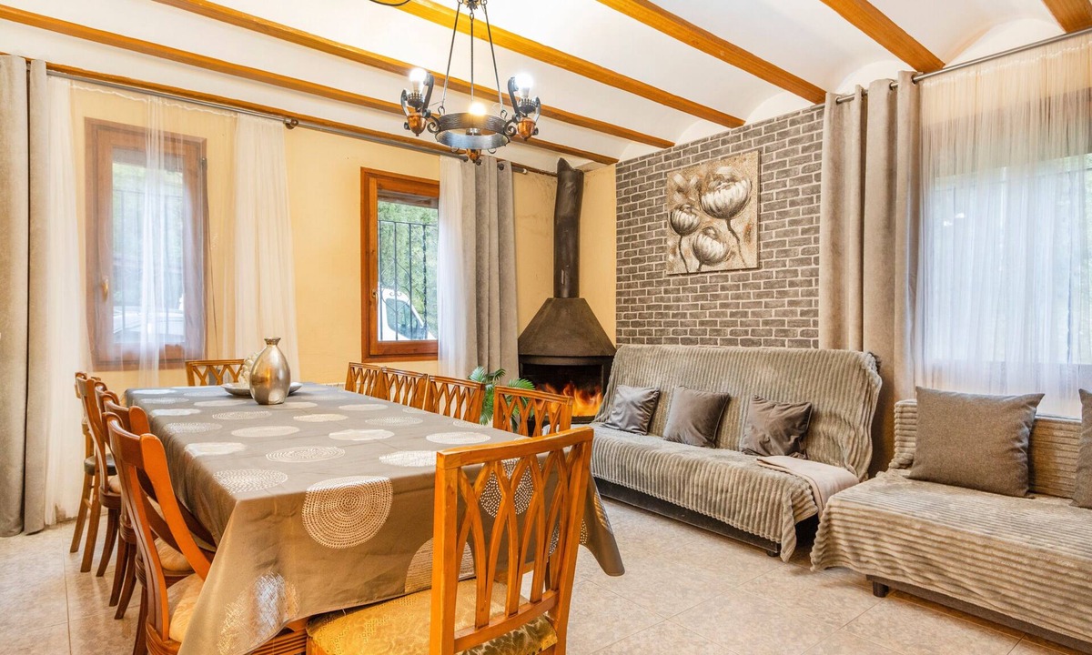 Oden Villa | Gran Parents Country House with Lake Views, Wi-Fi, and Air Conditioning