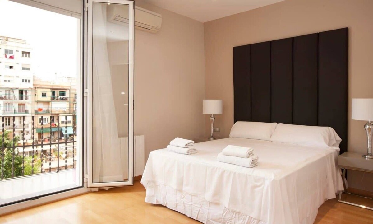 Sant Antoni Apartment | Gran Via modern and bright 3BD with terrace