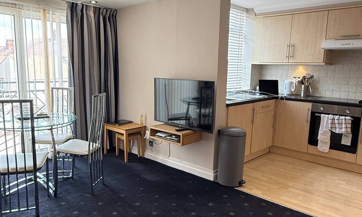 Bispham Apartment | Granada Apartments Queens Mansions