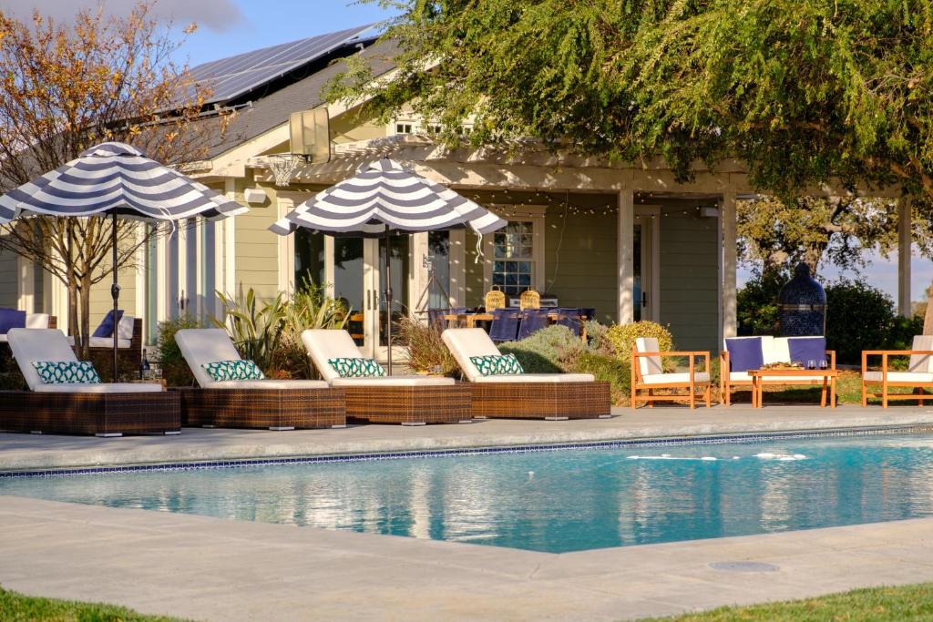 Paso Robles House | Granada by AvantStay - Secluded Estate w Vineyard Views Pool
