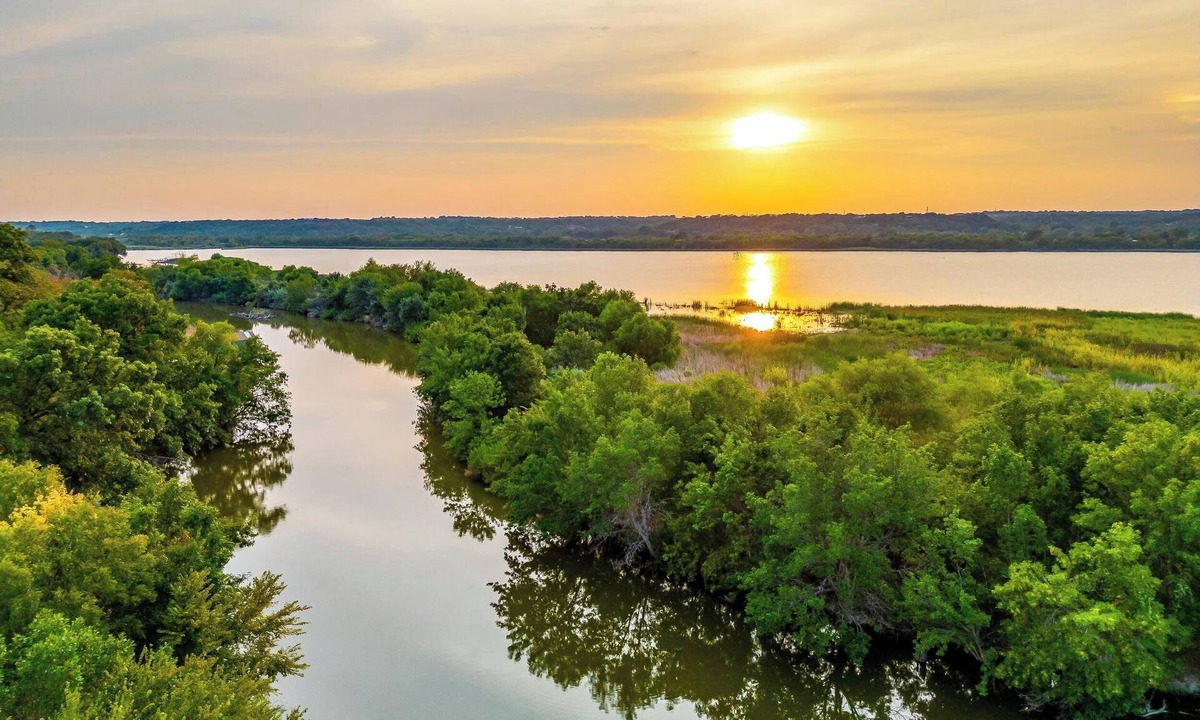 Dennis House | Granbury Lakefront Compound | Sleeps 50+