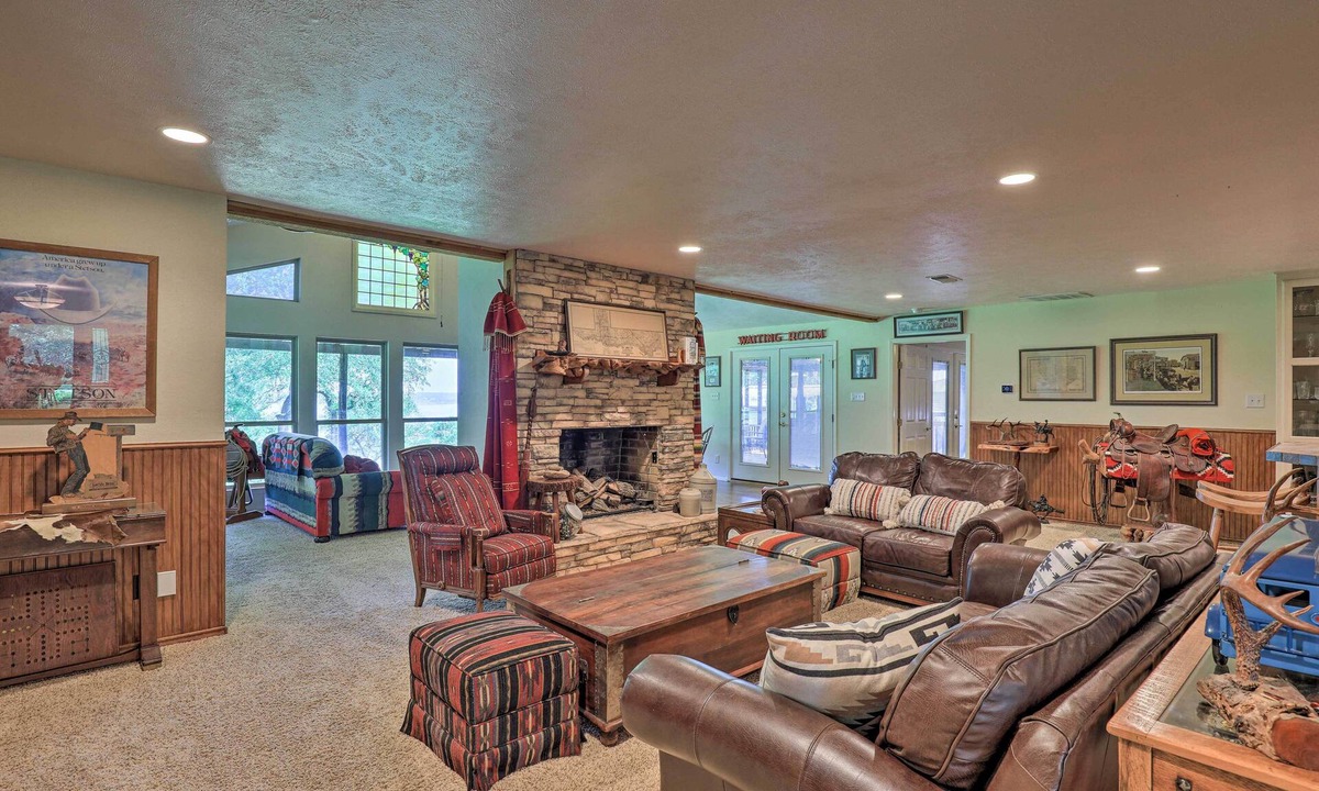 Dennis House | Granbury Lakefront Escape w/Boat Dock & Slip!