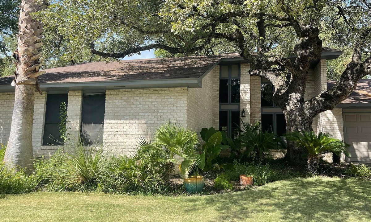 North Central Thousand Oaks House | Grand 100 Year Old Oaks - Peaceful & Centrally Location