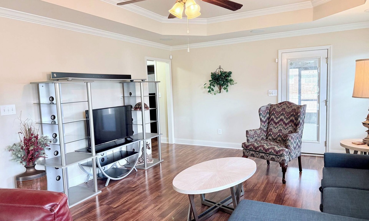 Huntsville House | Grand 3-bedroom house with AC in friendly central Huntsville close to everything