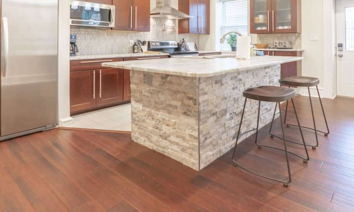 Central West End House | Grand 5BR in the Heart of the CWE ABODEbucks