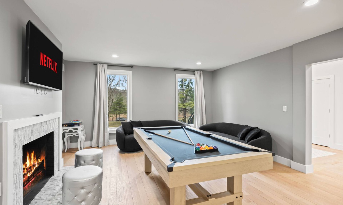 Brookside House | Grand 8BR Estate w/Game Room