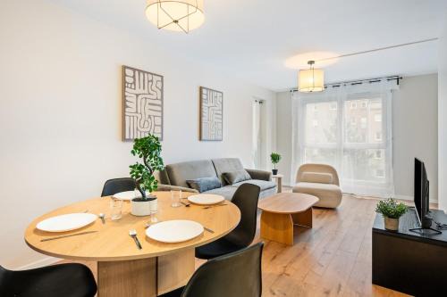 Centre Ville Rive Gauche Apartment | Grand Appart 4 Chambres avec Cinéma dans Rouen Centre