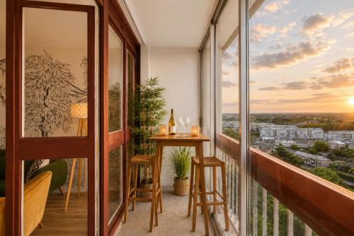 Roseraie - Orgemont Apartment | Grand appartement 10 pers, Ventilateur, 5 chambres & Parking gratuit