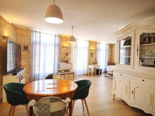 Bordeaux Sud Apartment | Grand appartement 80m2 à 100m de la Gare Saint Jean