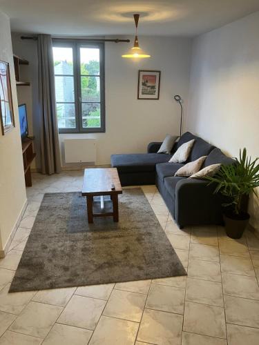 Villebernier Apartment | Grand appartement centre ville château St Pierre