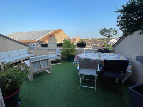Poitiers Apartment | Grand Appartement Hypercentre avec Terrasse et Parking