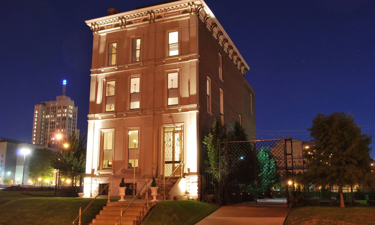 Grand Center House | Grand Center Inn