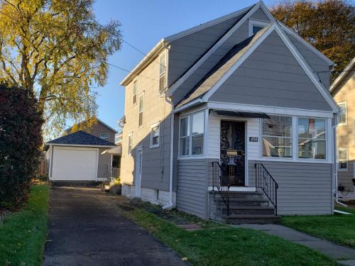 Johnson City House | Grand Central - Pet friendly 3 BR 2 Bath
